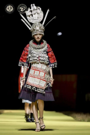 平湖起黔韵!五彩黔艺馆藏闪耀全国民族服饰年会